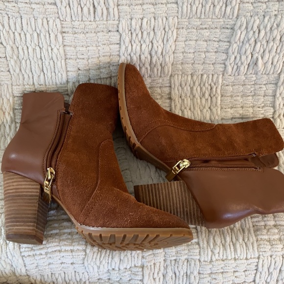 Tahari Glenn Rust Brown Leather Booties Sz 7.5 - Picture 4 of 14